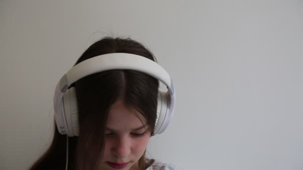 Teen Girl Listen Music Headphones — Stock Video