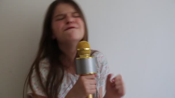 Adolescente Ouvir Música Cantar — Vídeo de Stock