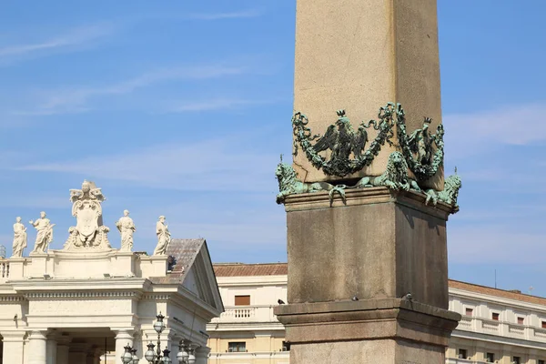 梵蒂冈圣彼得广场的雕像 意大利 — 图库照片