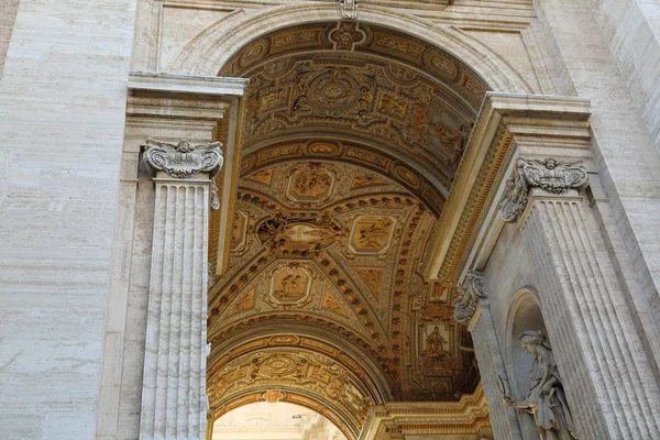 Vaticano Roma Italia Abril 2019 Detalles Artísticos Sobre Edificios Exteriores —  Fotos de Stock