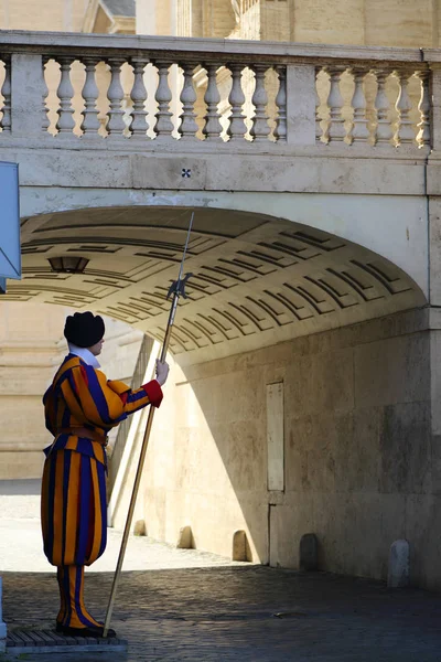 Vatican Rome Italy Апреля 2019 Года Ватиканские Гвардейцы Службе — стоковое фото