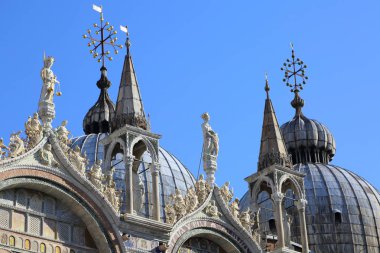 Venedik, İtalya - 20 Nisan 2019: St. Mark Katedrali'nin detayları, Venedik, İtalya. 1807'den beri Venedik Katedrali Kilisesi. 9. yüzyılda St. Mark'A ait emanetleri barındırmak için inşa edilmiş ve 11..