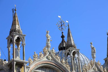 Venedik, İtalya - 20 Nisan 2019: St. Mark Katedrali'nin detayları, Venedik, İtalya. 1807'den beri Venedik Katedrali Kilisesi. 9. yüzyılda St. Mark'A ait emanetleri barındırmak için inşa edilmiş ve 11..