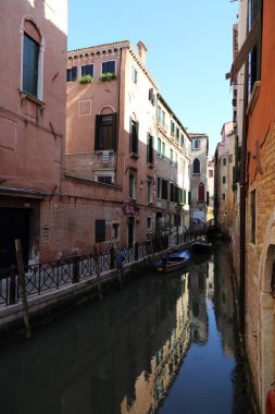 Venedik, Italya-19 Nisan 2019: şehir Venedik, mimari, vatandaşlar ve turistler manzaraları görüntüle.