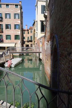 Venedik, Italya-19 Nisan 2019: şehir Venedik, mimari, vatandaşlar ve turistler manzaraları görüntüle.