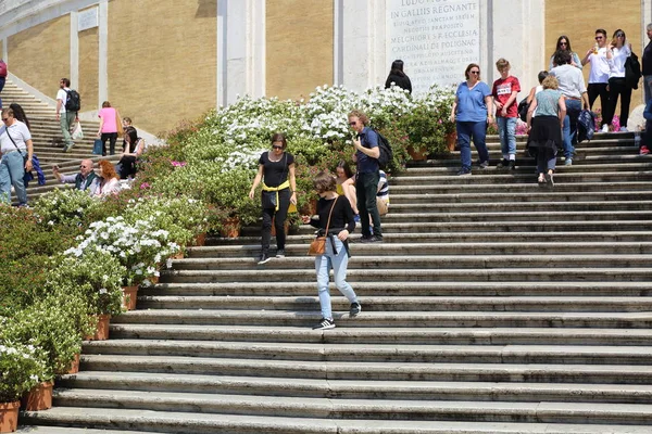 Ρώμη Ιταλία Απριλίου 2019 Ισπανικά Σκαλιά Πιάτσα Ντι Σπάνια Trinita — Φωτογραφία Αρχείου