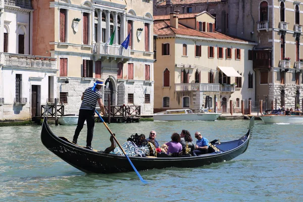 Venice Olaszország Április 2019 Kilátás Vízibusz Vaporetto Csatorna Csónak Gőzhajó — Stock Fotó