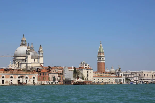 Venice Itália Abril 2019 Vista Ônibus Aquático Vaporetto Barco Canal — Fotografia de Stock