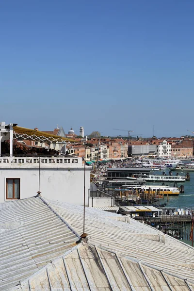 意大利威尼斯 2019年4月20日 从威尼斯城市景点和艺术细节 市民和游客的景点和艺术细节中欣赏 — 图库照片
