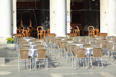 Venedik, Italya-20 Nisan 2019: Marciana Kütüphanesi ve Campanile of St. Mar görünümü
