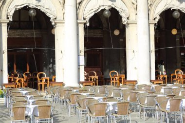 Venedik, Italya-20 Nisan 2019: Marciana Kütüphanesi ve Campanile of St. Mar görünümü