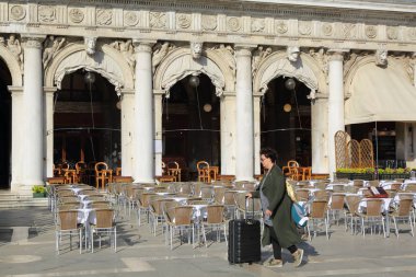 Venedik, Italya-20 Nisan 2019: Marciana Kütüphanesi ve Campanile of St. Mar görünümü