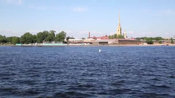 러시아 상트페테르부르크 2019 강에서 바라본 요새와 — 비디오