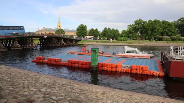 Szentpétervár Oroszország 2019 Június Kilátás Egy Kis Hídra Neva Folyón — Stock videók