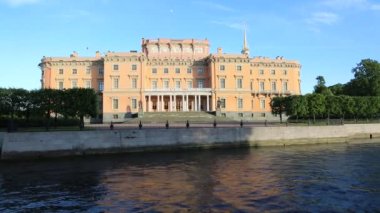 Saint Petersburg, Rusya - 11 Haziran 2019: Gündüz vakti Mikhailovsky Kalesi 