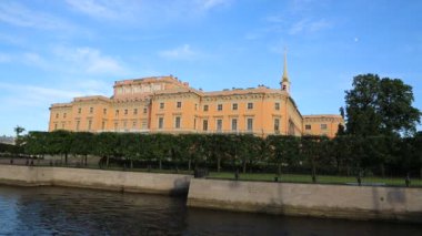 Saint Petersburg, Rusya - 11 Haziran 2019: Gündüz vakti Mikhailovsky Kalesi 