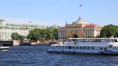 Saint Petersburg, Rusya - 12 Haziran 2019: Kış Sarayı (Hermitage Müzesi))