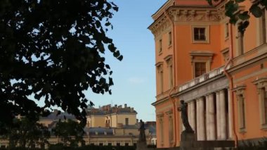 Saint Petersburg, Rusya - 11 Haziran 2019: Gündüz vakti Mikhailovsky Kalesi 