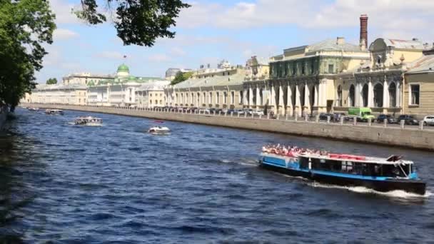 러시아 상트페테르부르크 2019 다리와 폰탄카 사람들로 — 비디오