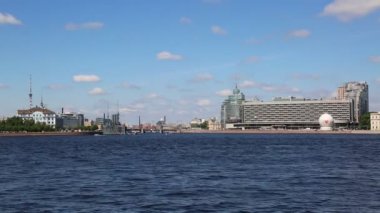 Saint Petersburg, Rusya - 16 Haziran 2019: Neva Nehri ve Aurora Kruvazörü Müzesi