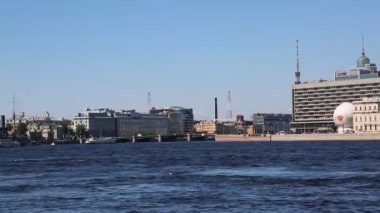 Saint Petersburg, Rusya - 16 Haziran 2019: Neva Nehri ve Aurora Kruvazörü Müzesi