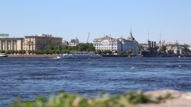 Saint Petersburg, Rusya - 16 Haziran 2019: Neva Nehri ve Aurora Kruvazörü Müzesi