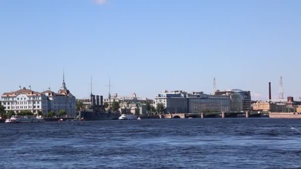 サンクトペテルブルク ロシア 6月16 2019 ネヴァ川とクルーザーオーロラ博物館での眺め — ストック動画