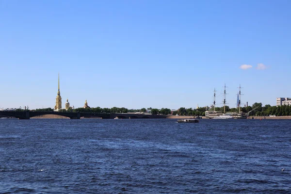 サンクトペテルブルク ロシア 2019年6月16日 ネバ川とピーターとポール要塞の美しい景色夏晴れた日 — ストック写真