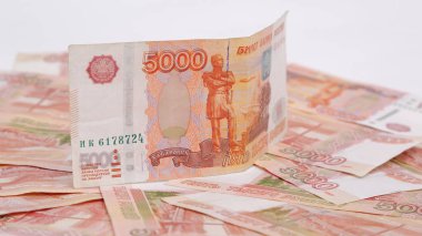 Studio resim 5000 ruble (nakit para, Rusya Federasyonu)