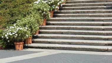 Roma, İtalya - 18 Nisan 2019: İspanyol Merdivenleri, Piazza di Spagna, Trinita dei Monti. Roma, İtalya.