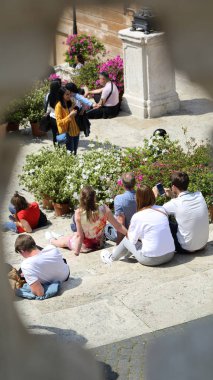 Roma, İtalya - 18 Nisan 2019: İspanyol Merdivenleri, Piazza di Spagna, Trinita dei Monti. Roma, İtalya.