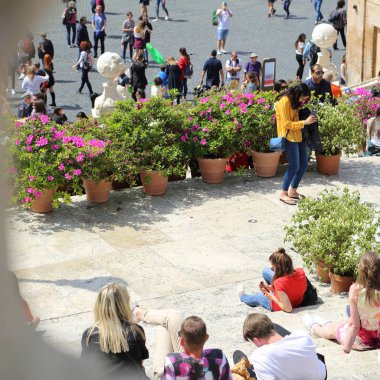 Roma, İtalya - 18 Nisan 2019: İspanyol Merdivenleri, Piazza di Spagna, Trinita dei Monti. Roma, İtalya.