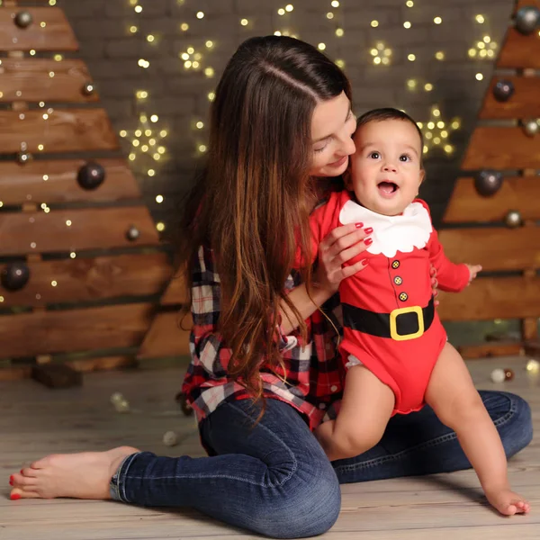 Madre Bebé Vacaciones Navidad — Foto de Stock