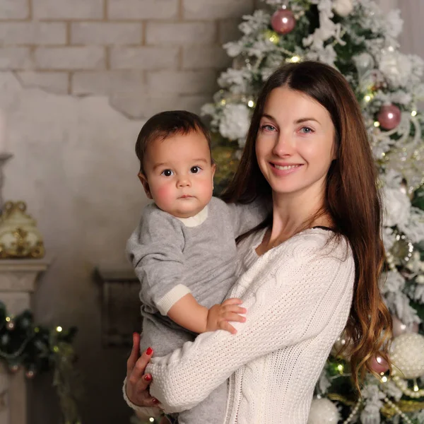 Madre Bebé Vacaciones Navidad —  Fotos de Stock