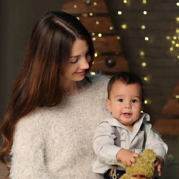 Madre Bebé Vacaciones Navidad — Foto de Stock