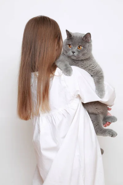 Vacker Liten Flicka Och Katt — Stockfoto