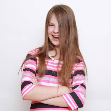 Güzel güzel ve duygusal küçük kız portresi