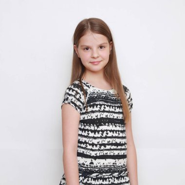 Güzel güzel ve duygusal küçük kız portresi