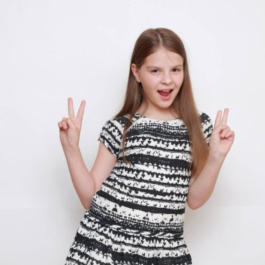 Güzel güzel ve duygusal küçük kız portresi