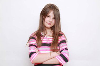 Güzel güzel ve duygusal küçük kız portresi