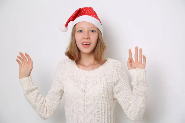 Weihnachtsmann Hut Auf Teenie Mädchen Zum Thema Weihnachten — Stockfoto