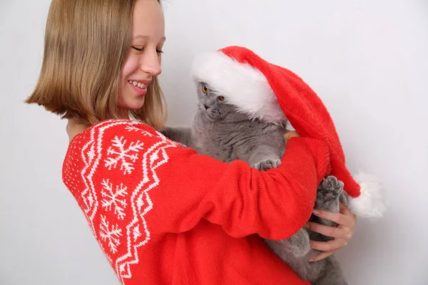 Schöne Teenager Mädchen Und Katze — Stockfoto