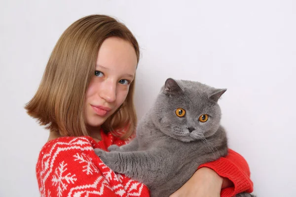 Schöne Teenager Mädchen Und Katze — Stockfoto