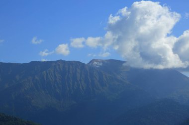 Gündüz dağların manzarası, Olimpiyat köyü Soçi, Rusya Federasyonu manzarası