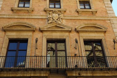 Valencia, İspanya 'daki güzel eski binalar. İlginç mimari detaylar. Siesta. Kimse yok..