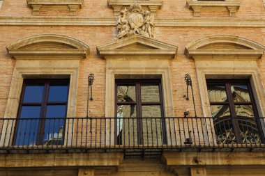 Valencia, İspanya 'daki güzel eski binalar. İlginç mimari detaylar. Siesta. Kimse yok..