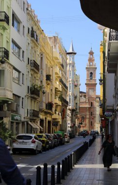 Valencia, İspanya 'daki güzel eski binalar. İlginç mimari detaylar. Siesta. Kimse yok..