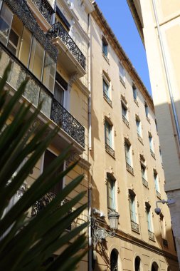 Valencia, İspanya 'daki güzel eski binalar. İlginç mimari detaylar. Siesta. Kimse yok..
