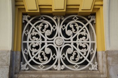 Valencia, İspanya 'daki güzel eski binalar. İlginç mimari detaylar. Siesta. Kimse yok..