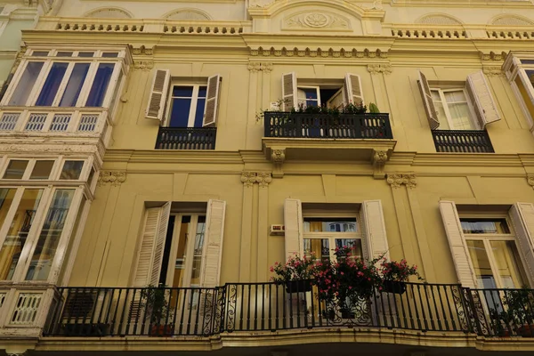 Vackra Gamla Byggnader Valencia Spanien Intressanta Arkitekturdetaljer Siesta Inga Människor — Stockfoto